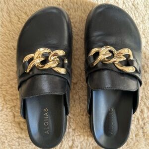 Alohas Fireplace Gold Link Clogs 37/7